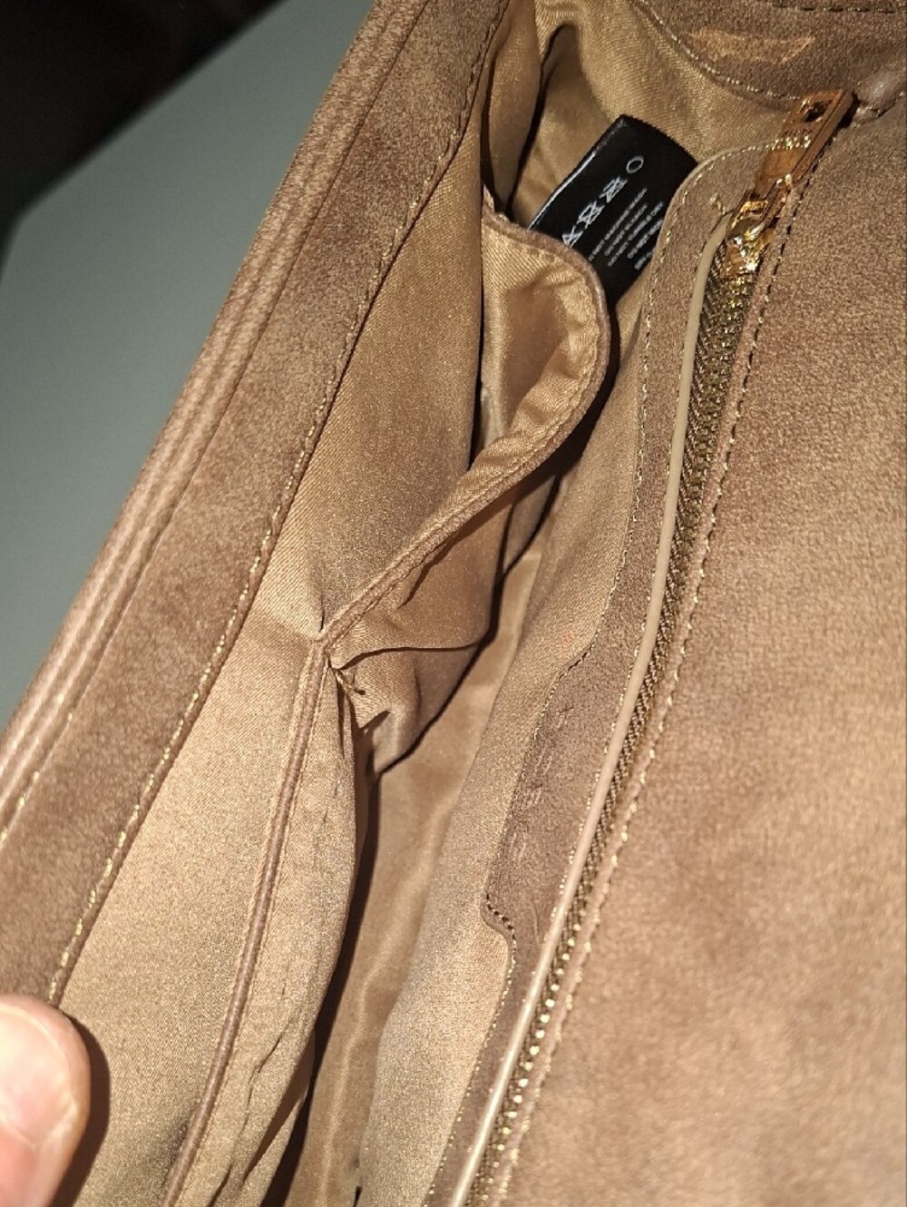 BCBGMaxAzria Quilted Taupe Shoulder Bag with Gold Chain - Picture 5 of 6